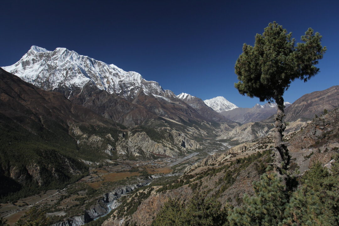 panorama view of annapurna circuit