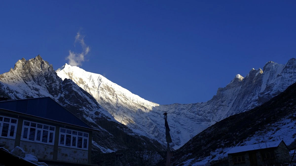 Langtang valley by Romarlabomba